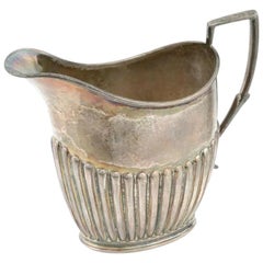 Antigua cremera inglesa de plata James Deakin & Sons