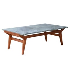 Table de salon en bois avec plateau en marbre vert Alpes