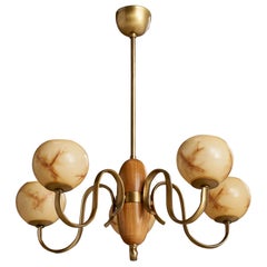 Schwedischer Designer, Kronleuchter, Messing, Eiche, Glas, Schweden, 1940er Jahre