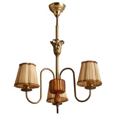 Schwedischer Designer, Kronleuchter, Messing, Ulme, Stoff, Schweden, 1940er Jahre