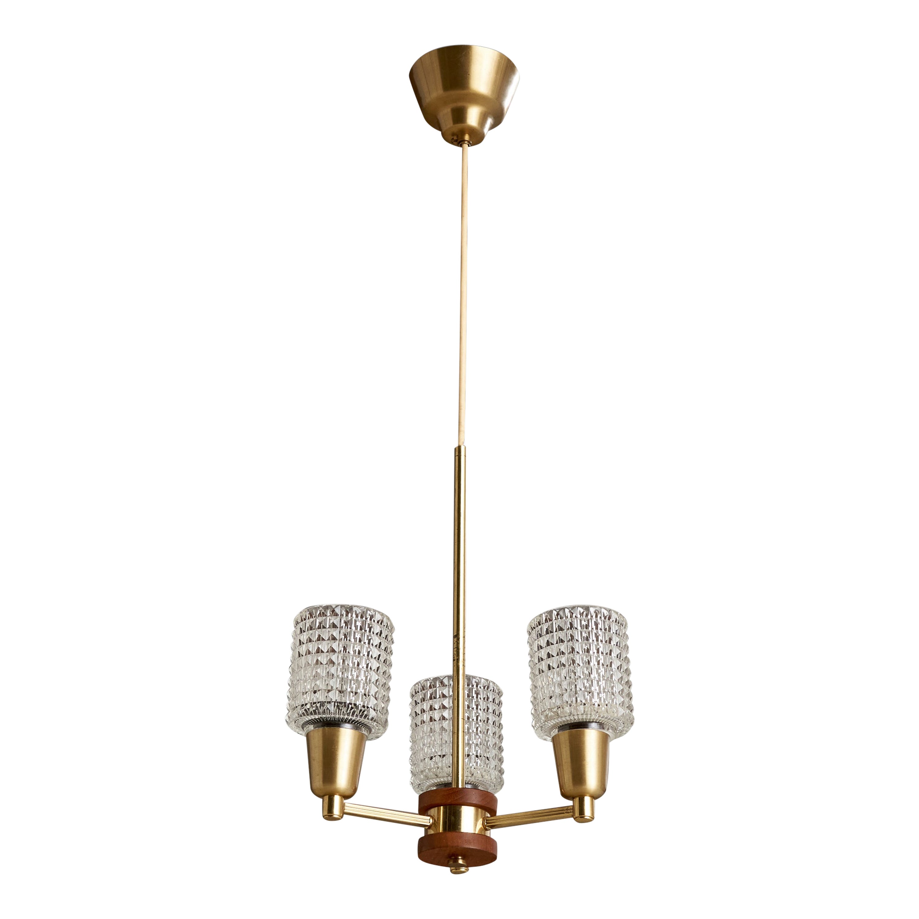 Lustre de designer suédois, laiton, teck, verre, Suède, années 1950