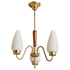 Schwedischer Designer, Kronleuchter, Messing, Eiche, Glas, Schweden, 1940er Jahre