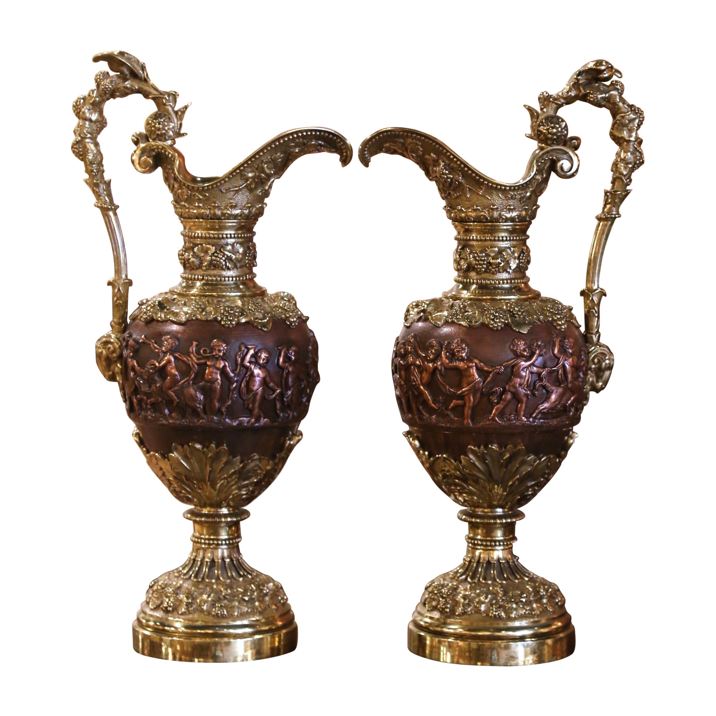 Pareja de Aguiluchos de Bronce Patinado Estilo Clodion del Renacimiento Francés del Siglo XIX
