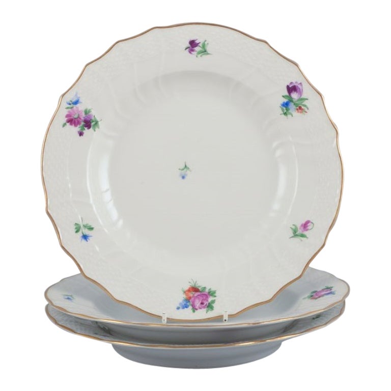 Royal Copenhagen Fiore sassone. Tre piatti da portata in porcellana.