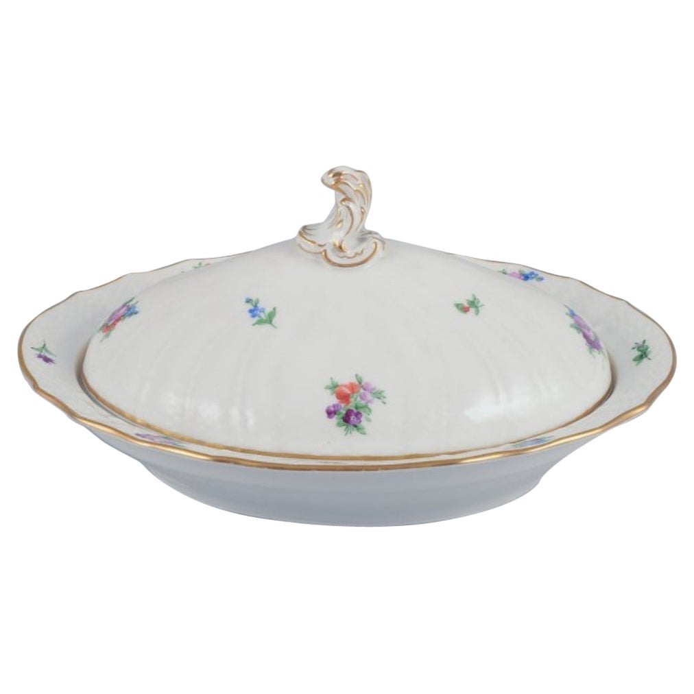 Royal Copenhagen Fiore sassone. Grande zuppiera ovale con coperchio in porcellana.