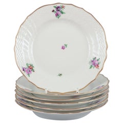 Royal Copenhagen Saxon Flower. Six assiettes en porcelaine à motifs floraux.
