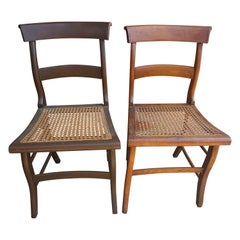Pareja de sillas auxiliares victorianas de nogal y asiento de caña