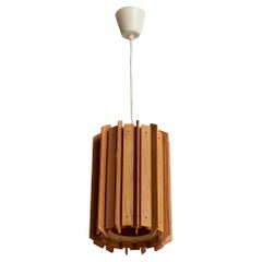 Schwedische Designerin, Pendelleuchte, Kiefernholz, Schweden, 1970er Jahre