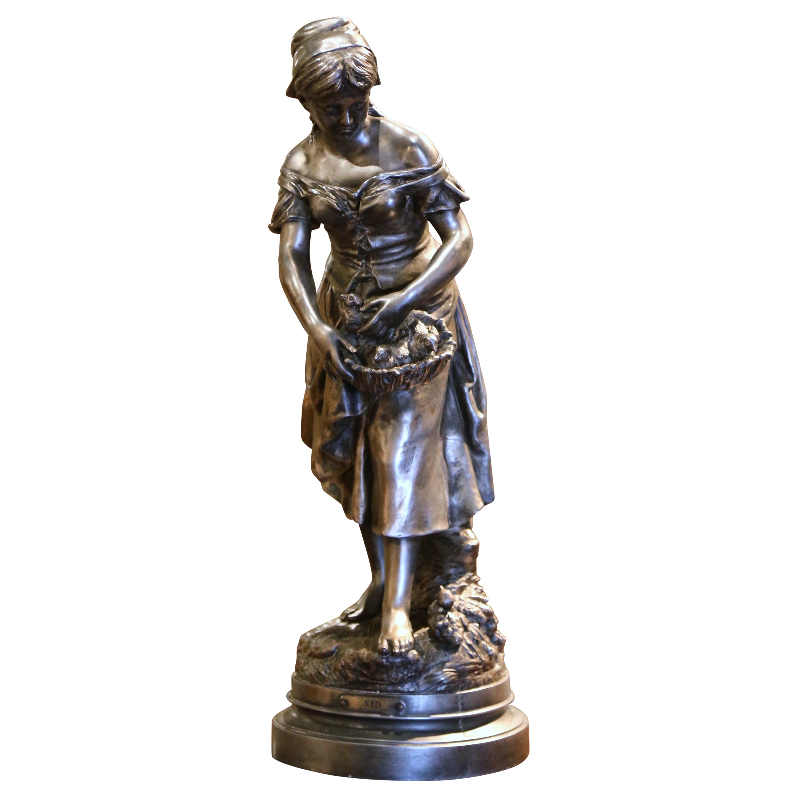 Statua femminile in spelta francese del XIX secolo con nido d'uccello "Le Nid di L. Gregoire in vendita