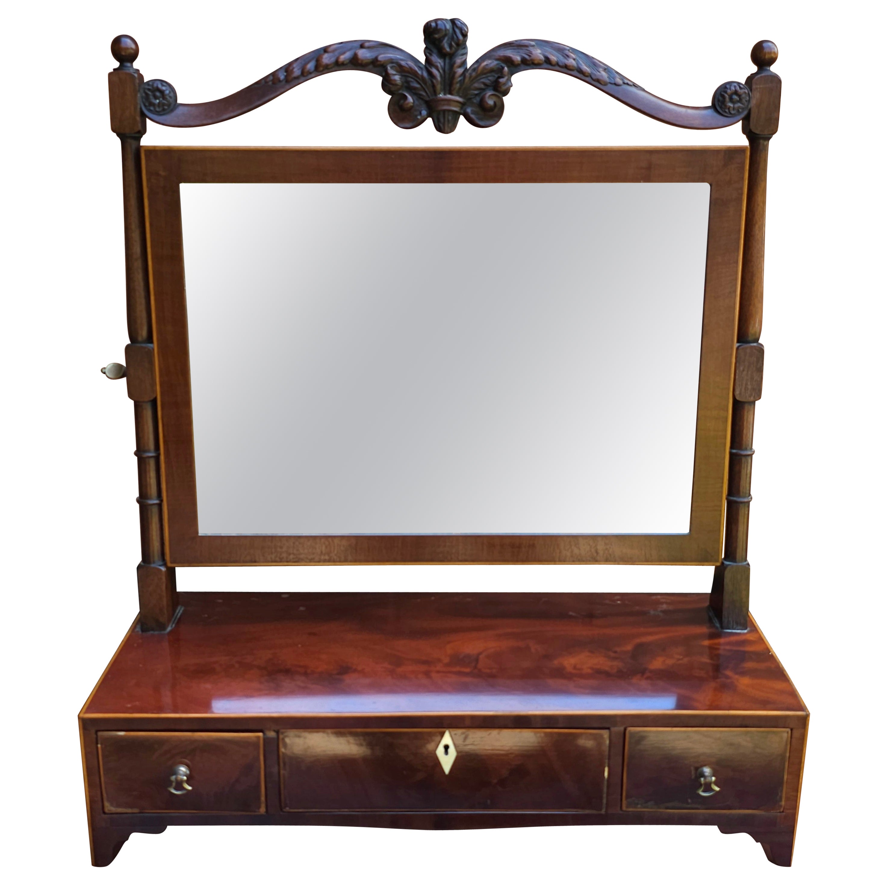 Miroir commode de style Régence en bois de citronnier incrusté et sculpté, vers 1800-1810 en vente