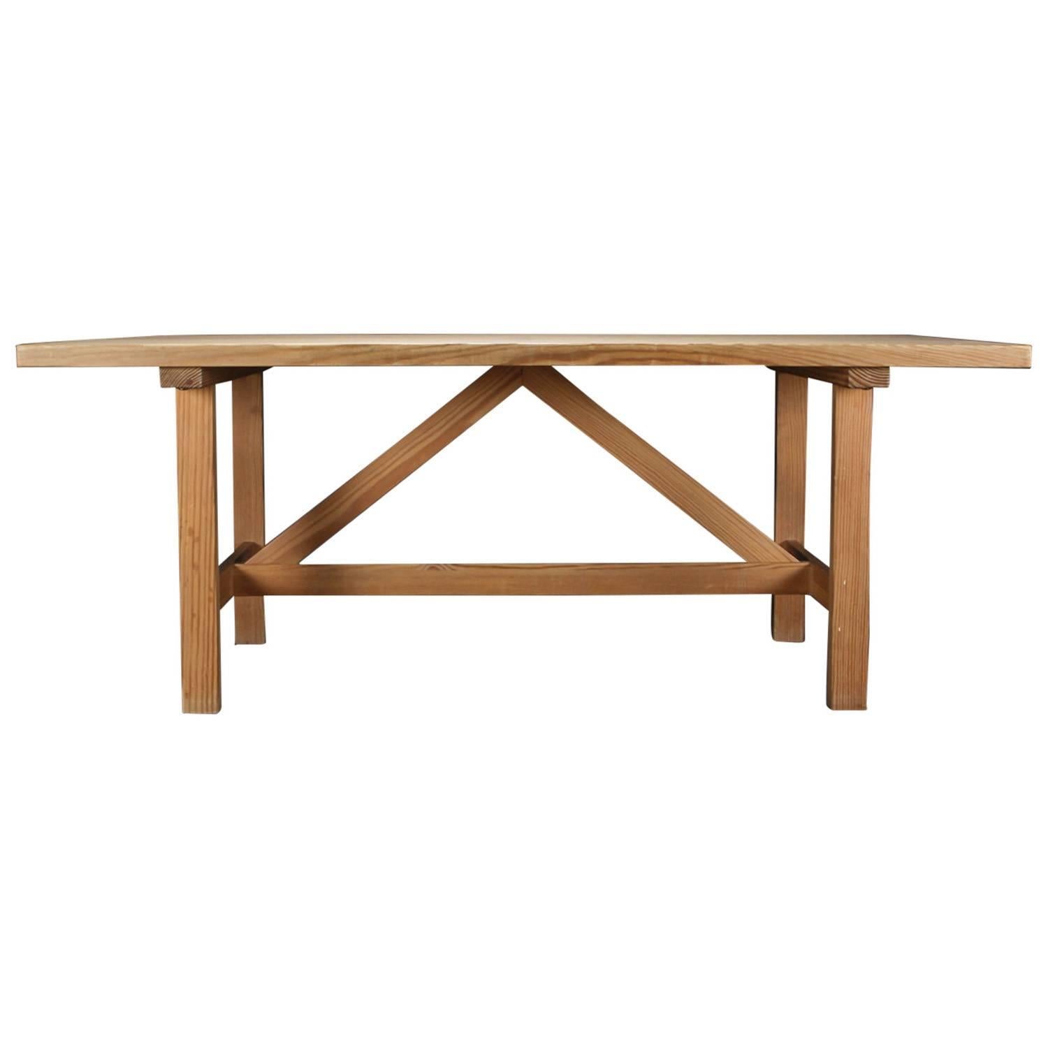 Nice and Massive Oregon Pine Dining Table with Wonderful Slat Extension For Sale