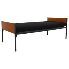 Lit de jour hollandais en teck du milieu du siècle inspiré de Friso Kramer avec matelas noir