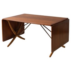 Hans Wegner Esstisch aus Teakholz und Eiche