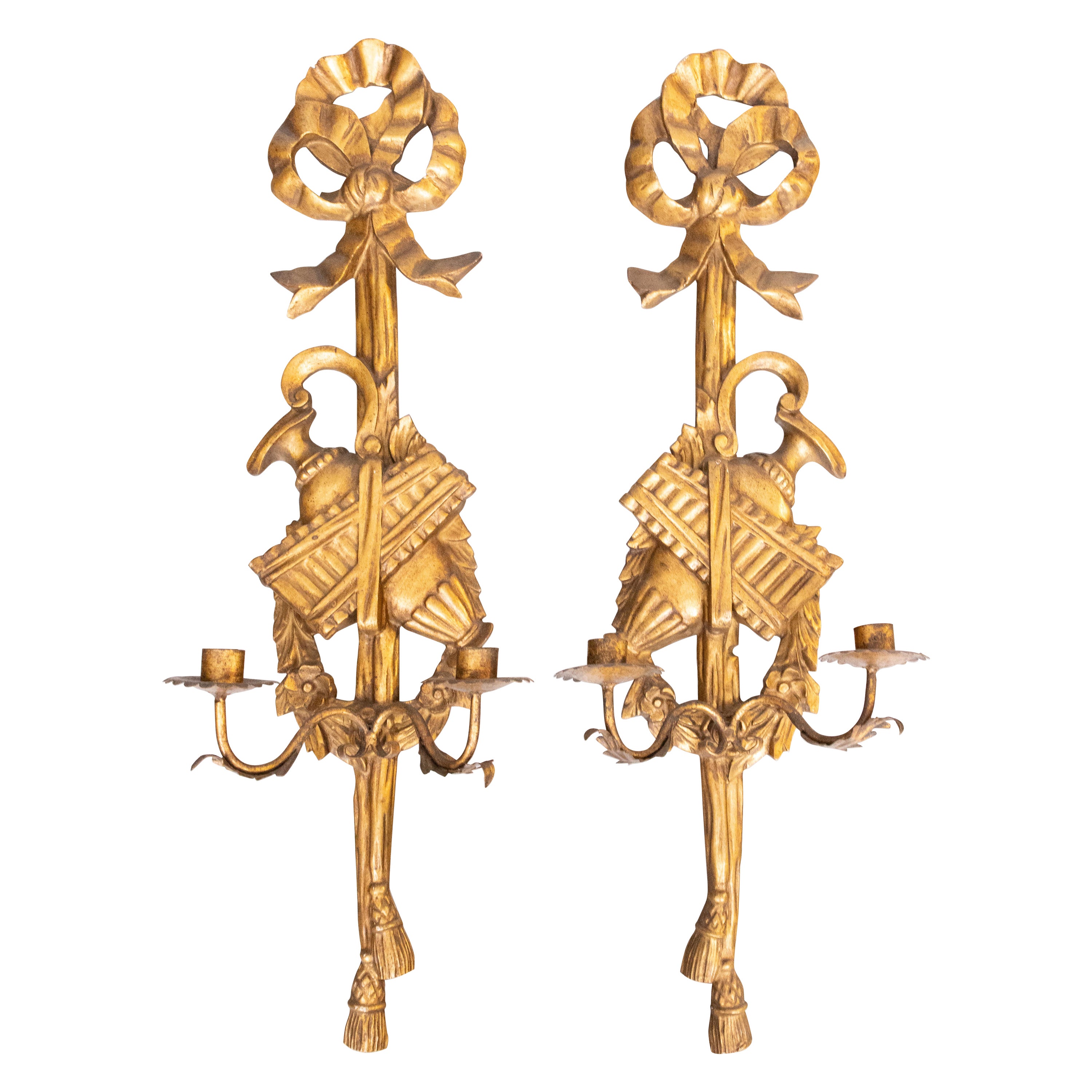 Paire de grandes appliques à bougie en bois doré italien Florentine avec arcs et urnes, vers 1950