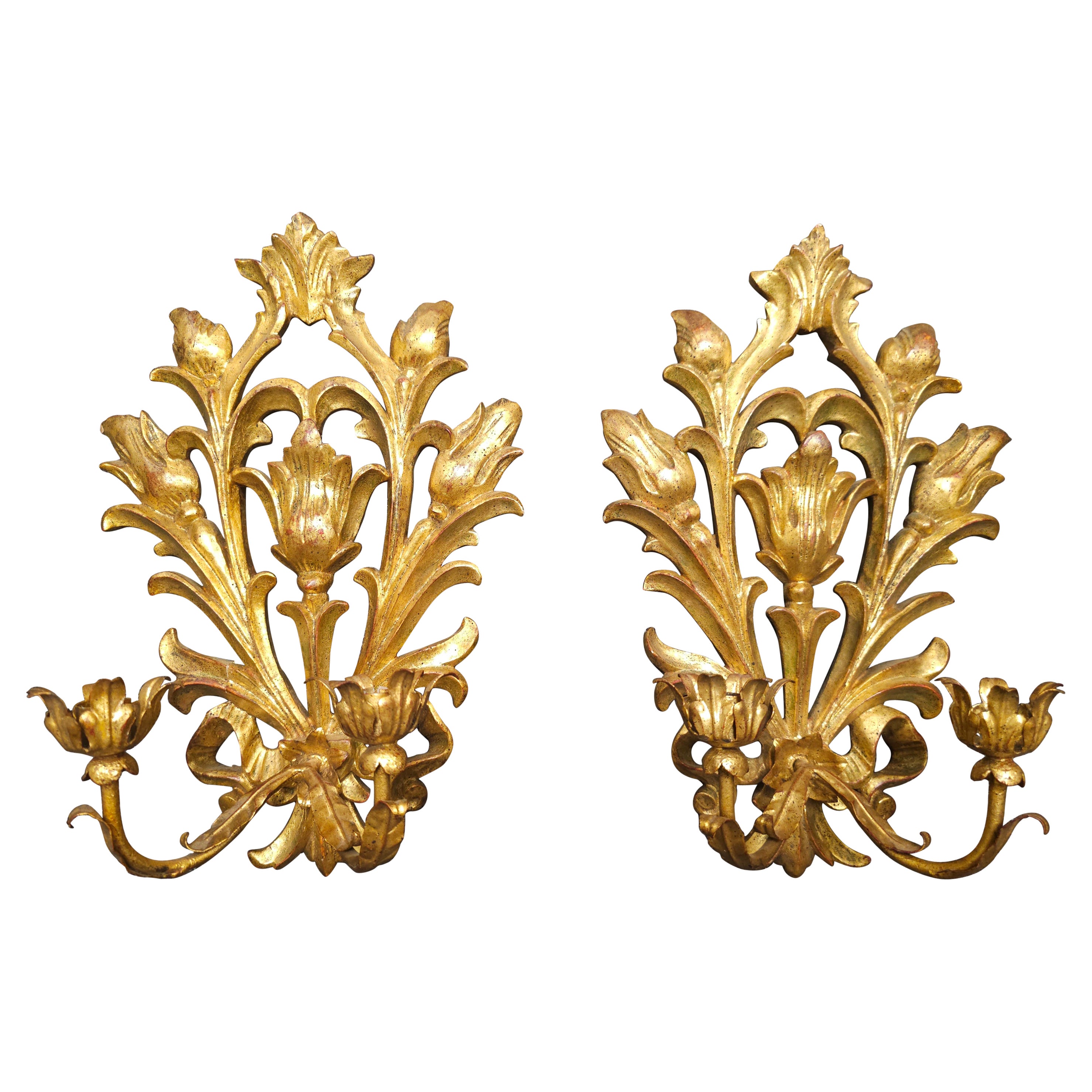 Paire d'appliques murales italiennes de style Louis XVI en bois doré et métal