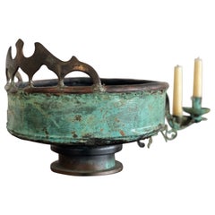 Cuenco de metal patinado con portavelas de Lars Stocks, Suecia