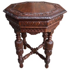 Petite table d'appoint octogonale française ancienne Renaissance en chêne sculpté