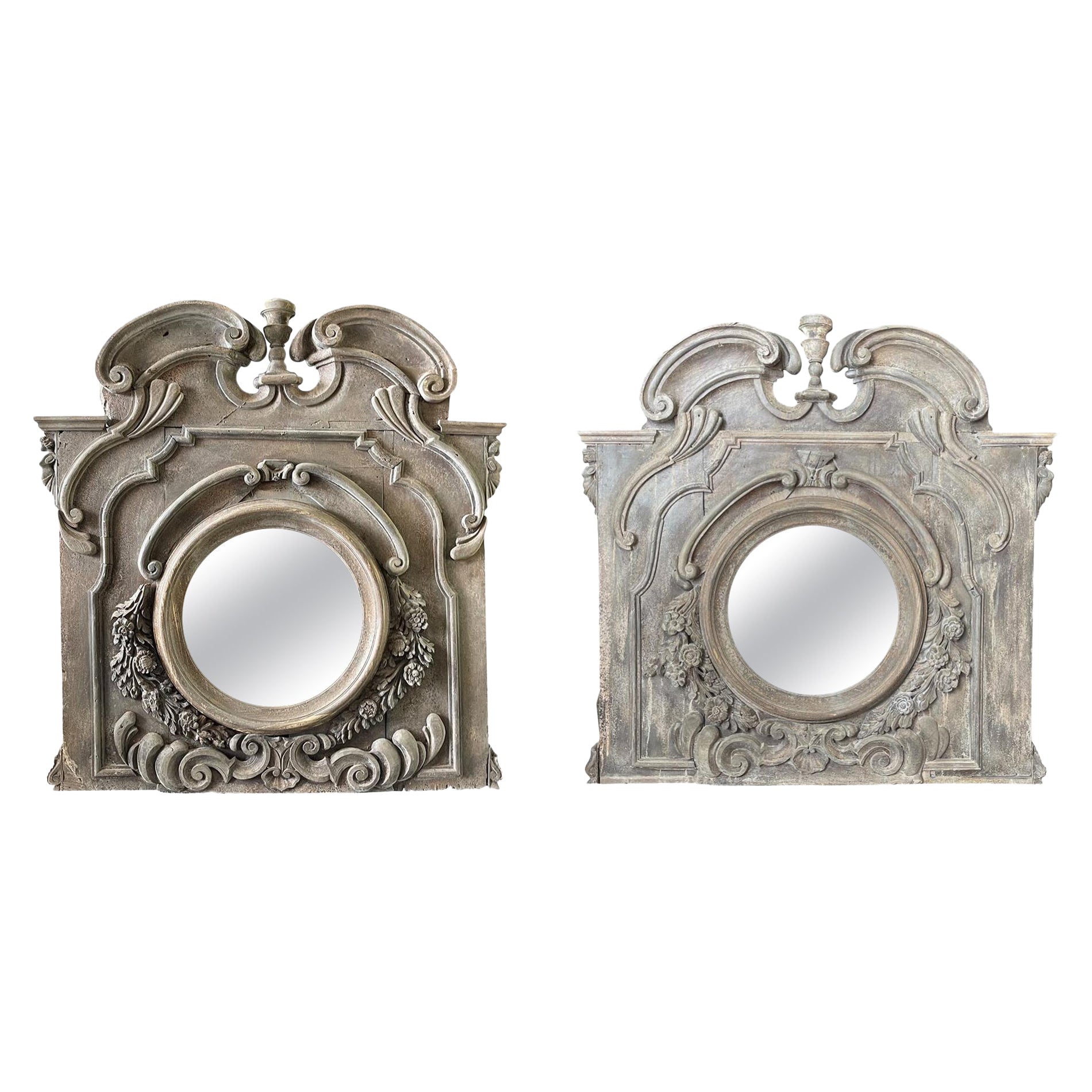 Paire de miroirs de boisserie en noyer de style baroque du 19e siècle en vente