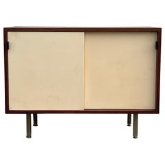 Petite crédence classique Knoll en noyer et crème Ca' 1950's