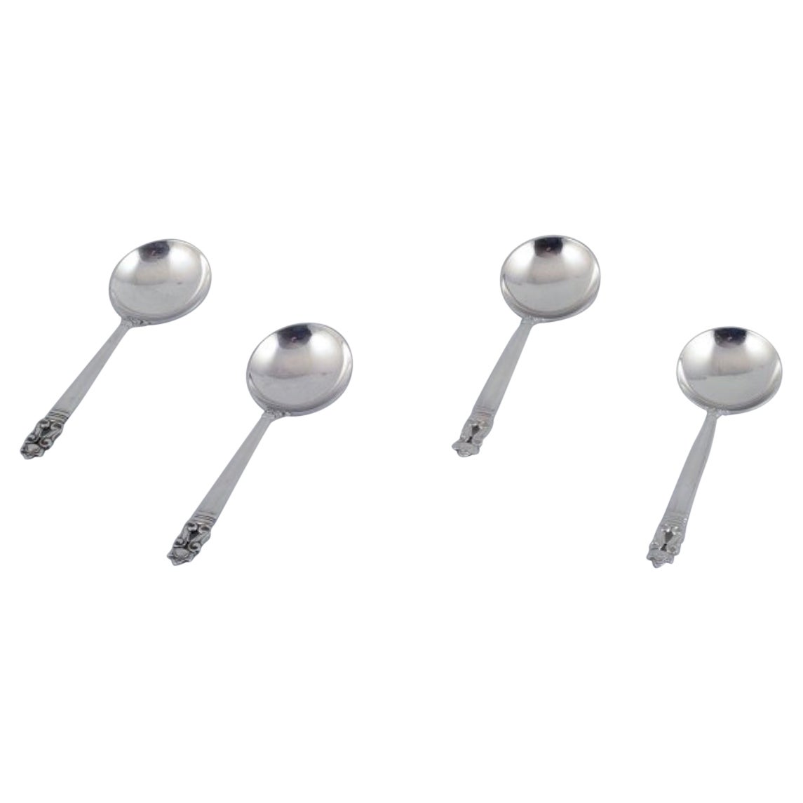 Georg Jensen Acorn, cuatro cucharas de caldo de plata de ley.