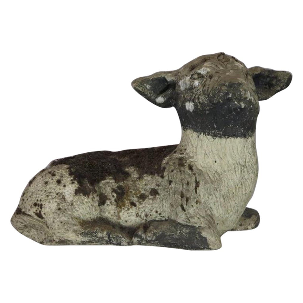 Grande statua di agnello ricoperta di muschio, Inghilterra in vendita