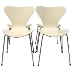 A set of 4 Series Seven Chairs by Arne Jacobsen and Fritz Hansen, 1960s