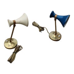 Coppia di lampade da Tavolo Italia 1950 en Ottone e Metallo smaltato Blu e Beige