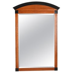 Miroir mural néoclassique en cerisier et bois ébénisé