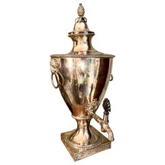 Samovar in argento e rame di George III del XX secolo
