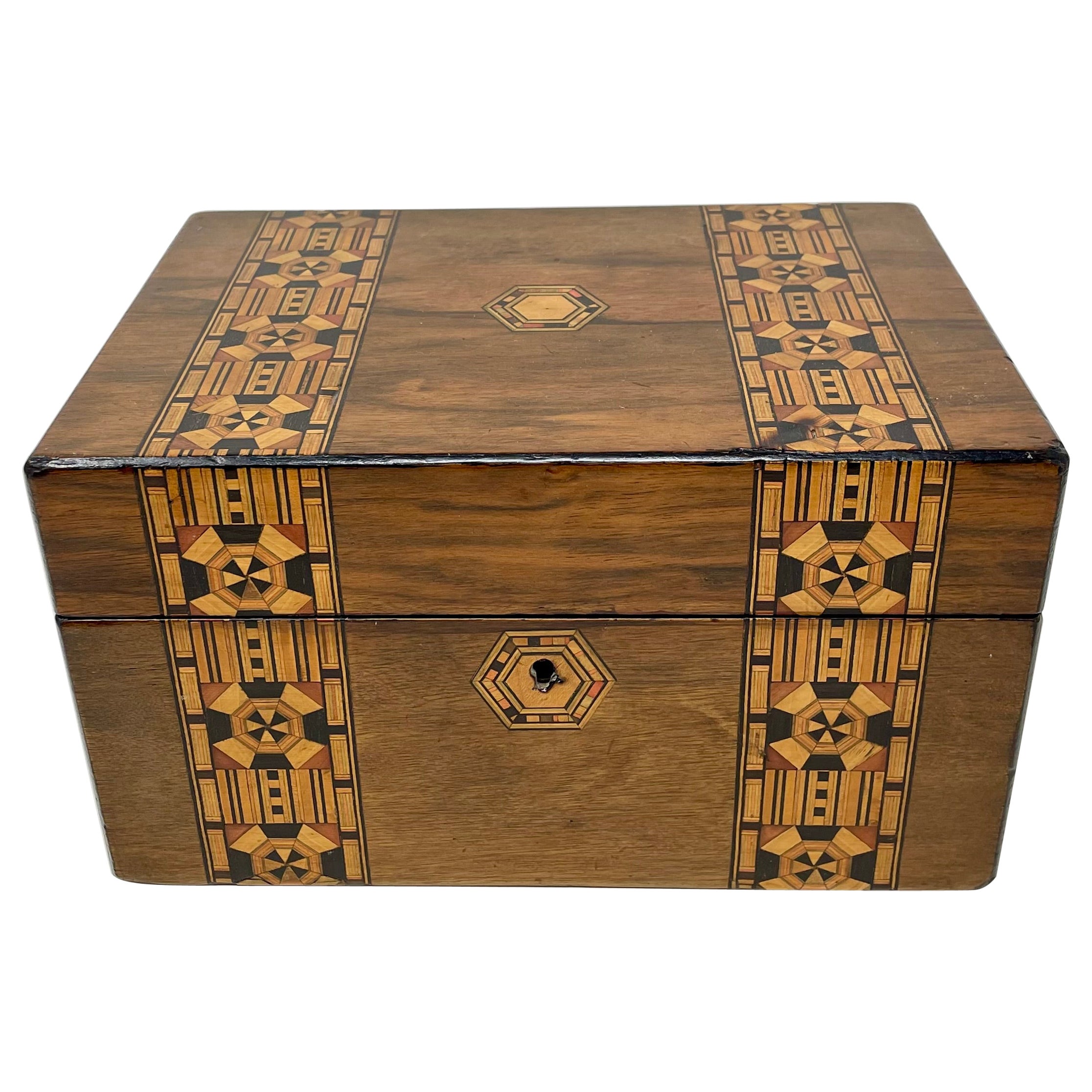 Antigua caja inglesa de nogal negro con incrustaciones de Tunbridge, circa 1890.