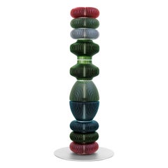 TOTEM-7 di Michael Young, lampada da terra dal design contemporaneo