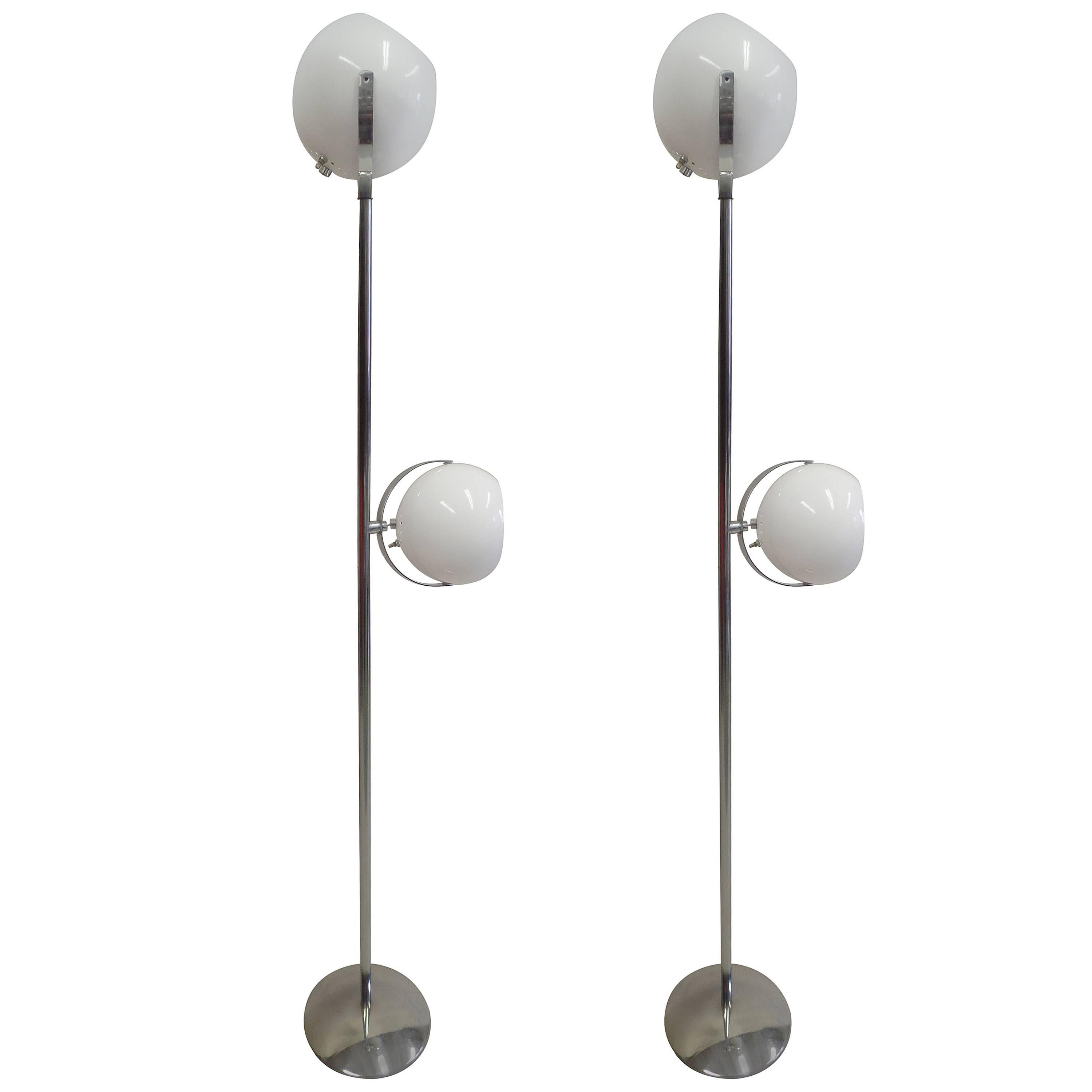 Paire de lampadaires italiens de style mi-siècle moderne par Reggiani