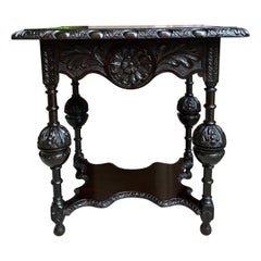 Ancienne table de canapé d'appoint anglaise baroque à deux niveaux Tudor en chêne sculpté et ébénisé