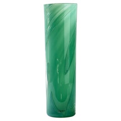 Jarrón alto de cristal verde sueco "Primavera" Firmado Anna Ehrner para Kosta Boda 1999