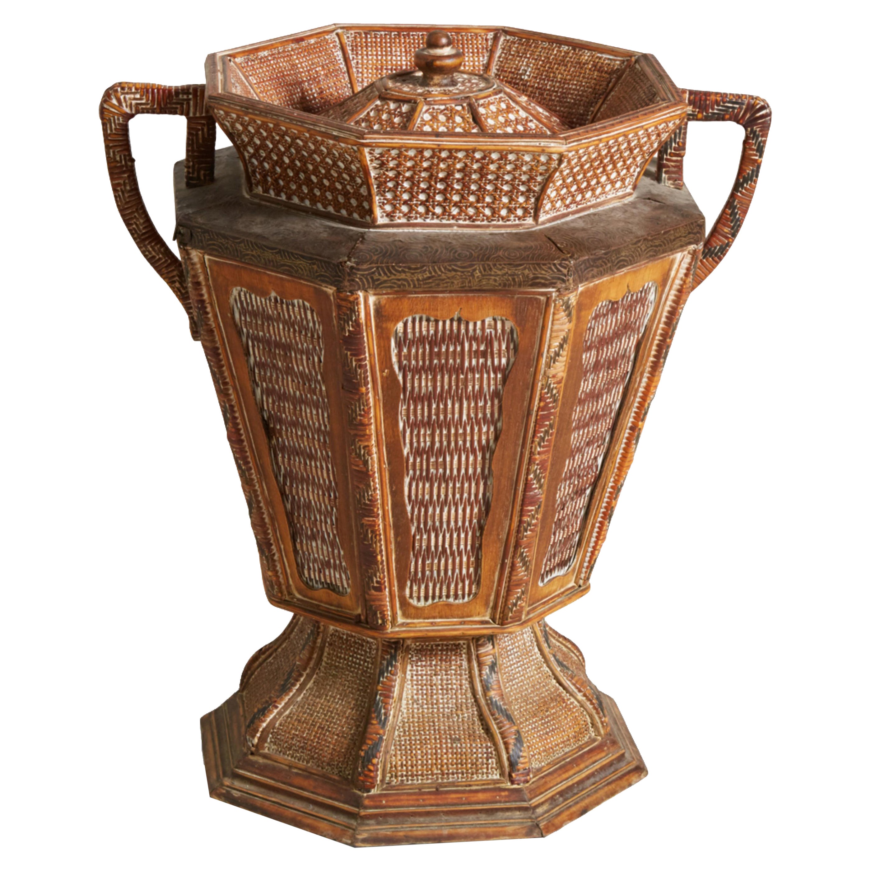 Panier vintage en osier tressé à couvercle et à pied avec poignées