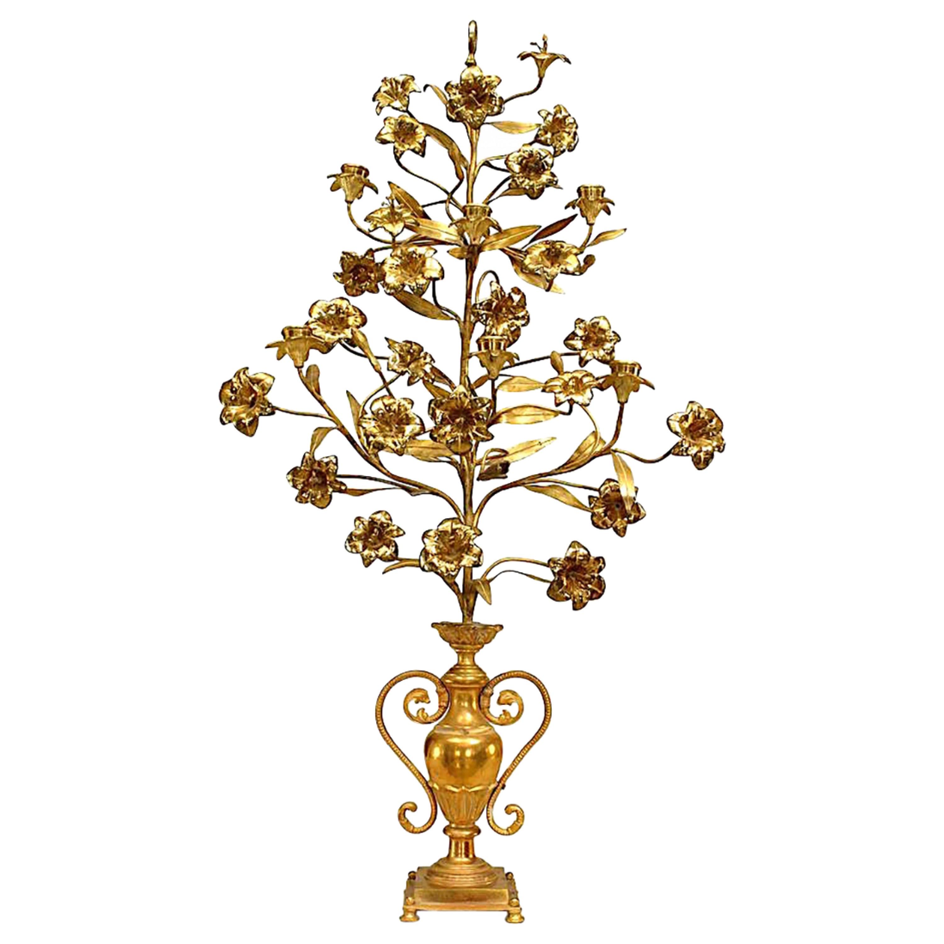 Chandeliers floraux italiens de style néoclassique en bronze en vente