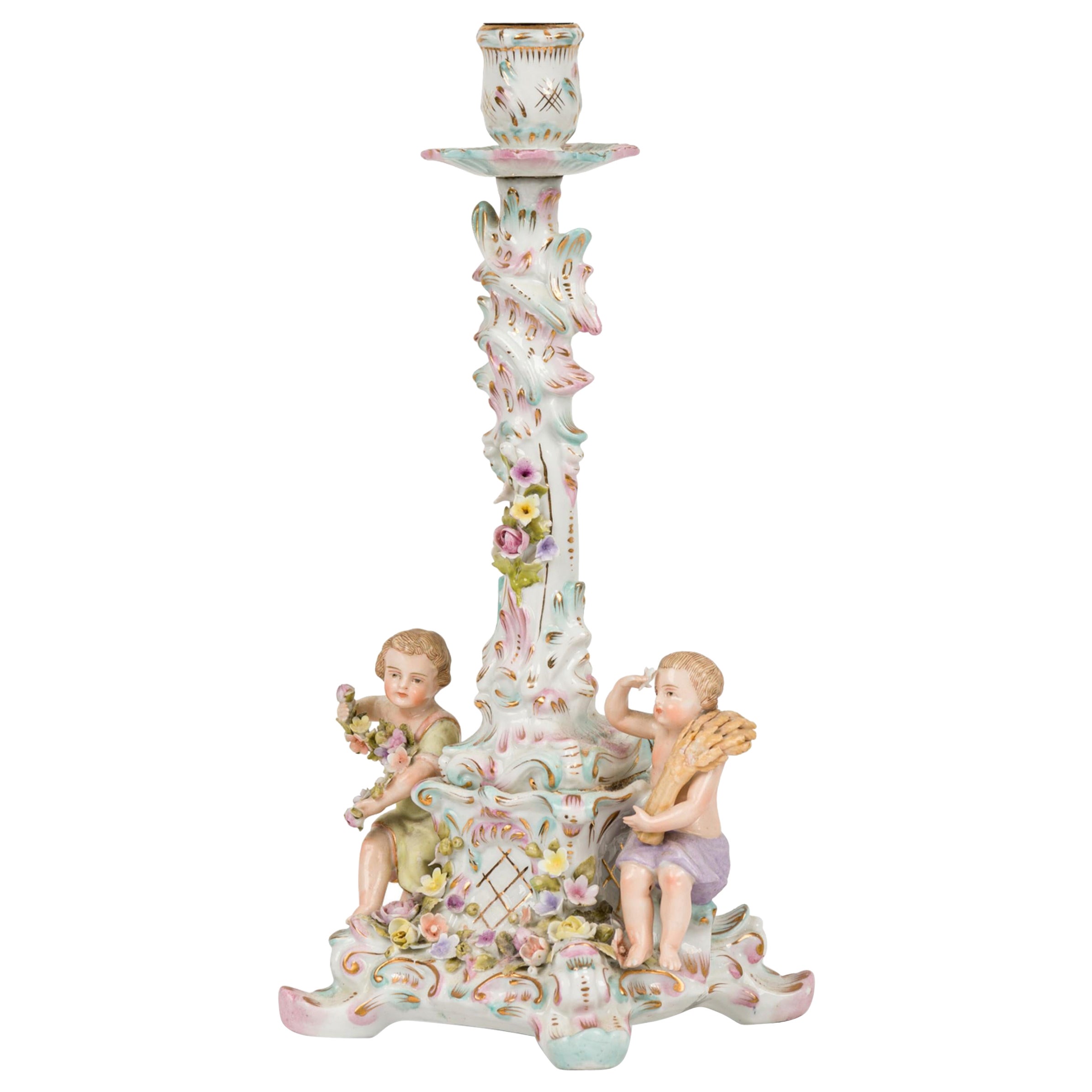 Chandelier en porcelaine allemande avec figures masculines et féminines