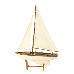 Bemaltes Holz-Segelbootmodell aus der Mitte des Jahrhunderts