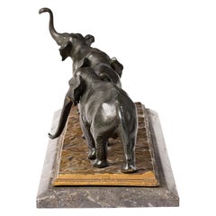 Escultura de mármol de metal fundido estadounidense de estilo Art Déco de tres elefantes marchando