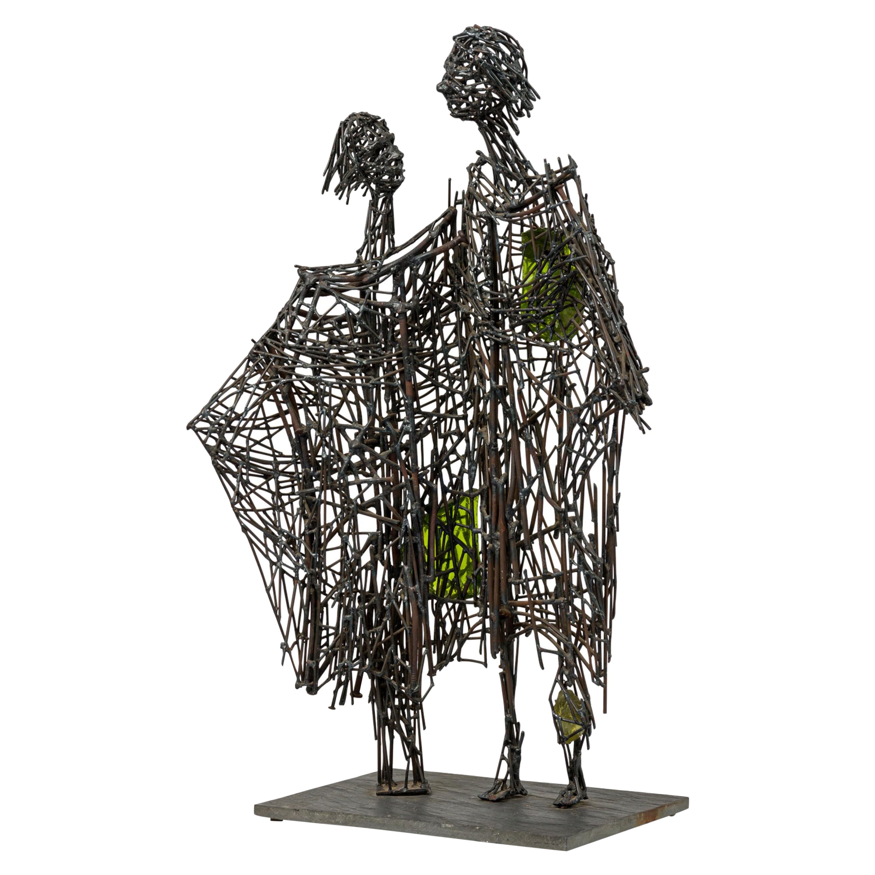 Scultura figurativa americana di metà secolo con cuore in vetro