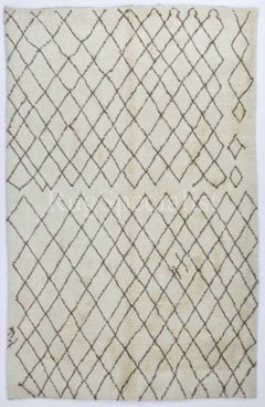 Alfombra marroquí moderna de lana con diseño de rombos de 2,5 x 3,8 m, disponible con opciones personalizadas.