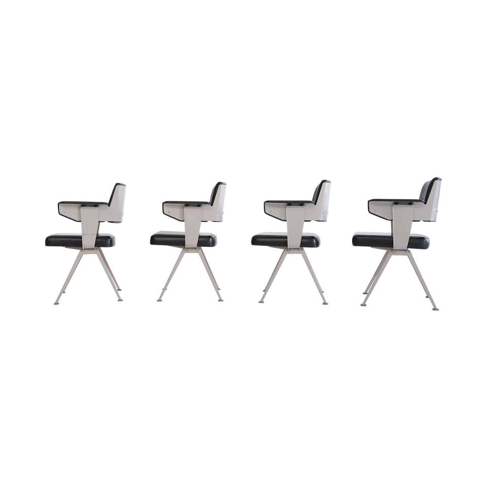 Friso Kramer Resort desk chair Ahrend de Cirkel The Netherlands 1970 at Friso Kramer Resort desk chair Ahrend de Cirkel The Netherlands 1970 at