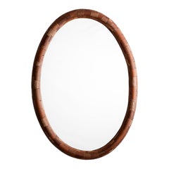 Miroir ovale en bois empilé personnalisable, présenté en noyer et avec un profil en demi-dôme
