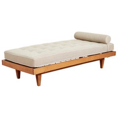 Rene Gabriel Daybed