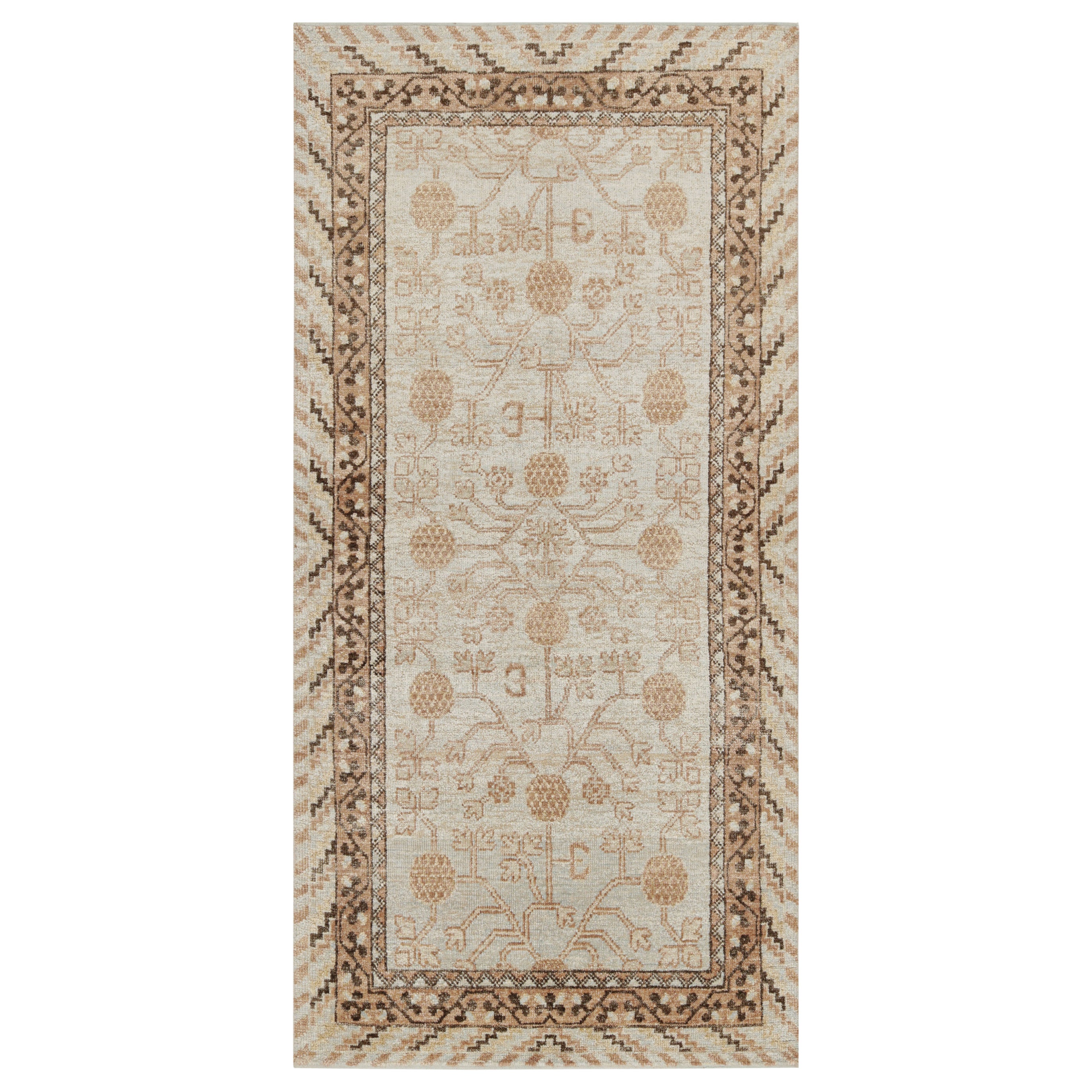 Rug & Kilim's Teppich im Khotan-Stil, Weiß mit cremefarbenen Granatapfelmustern im Angebot