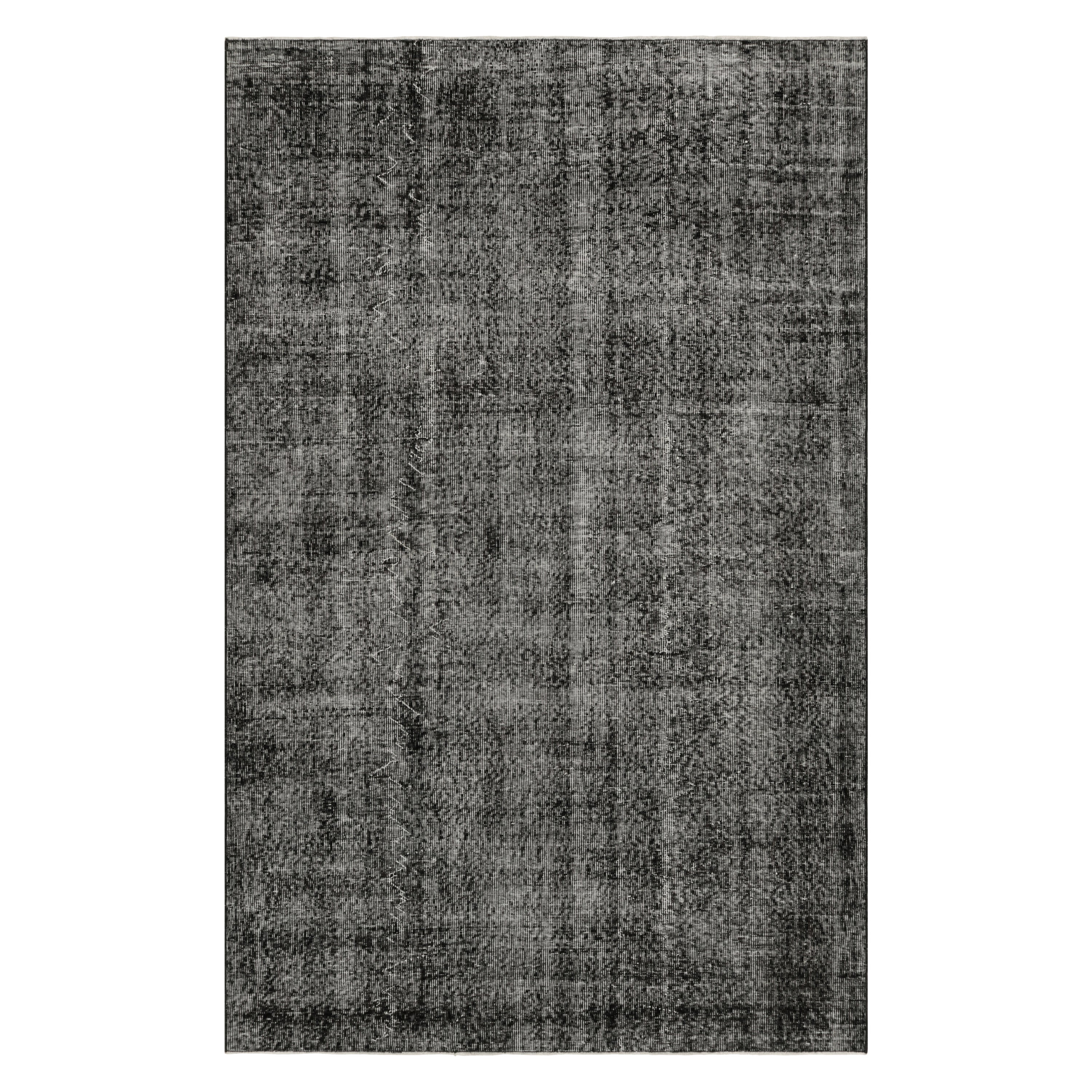 Tapis turc vintage à motifs noirs et blancs, de Rug & Kilim en vente