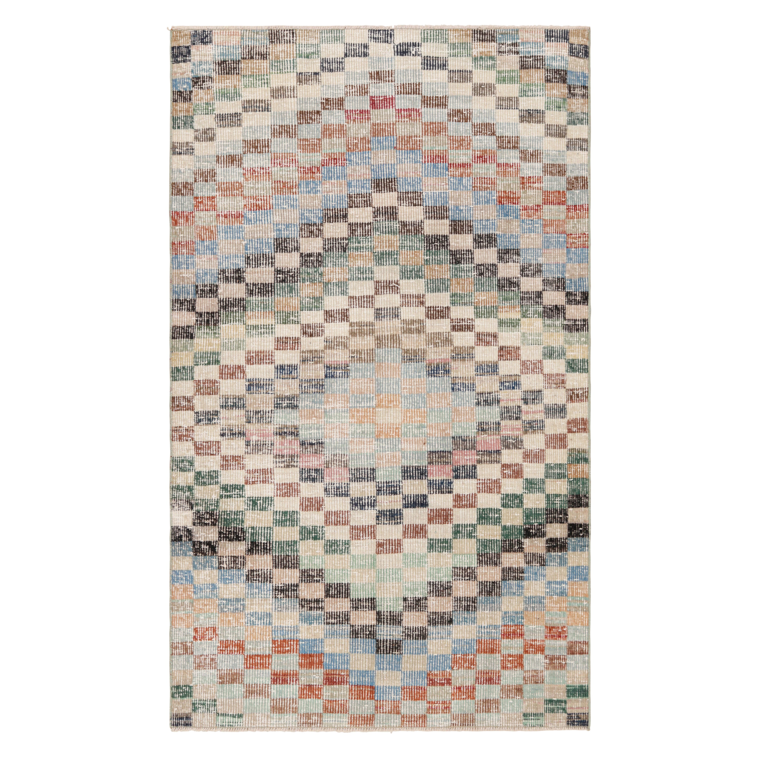 Tapis vintage Zeki Müren à motifs géométriques polychromes, de Rug & Kilim