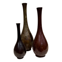 Vases à bourgeons japonais vintage en laiton patiné Ensemble de trois