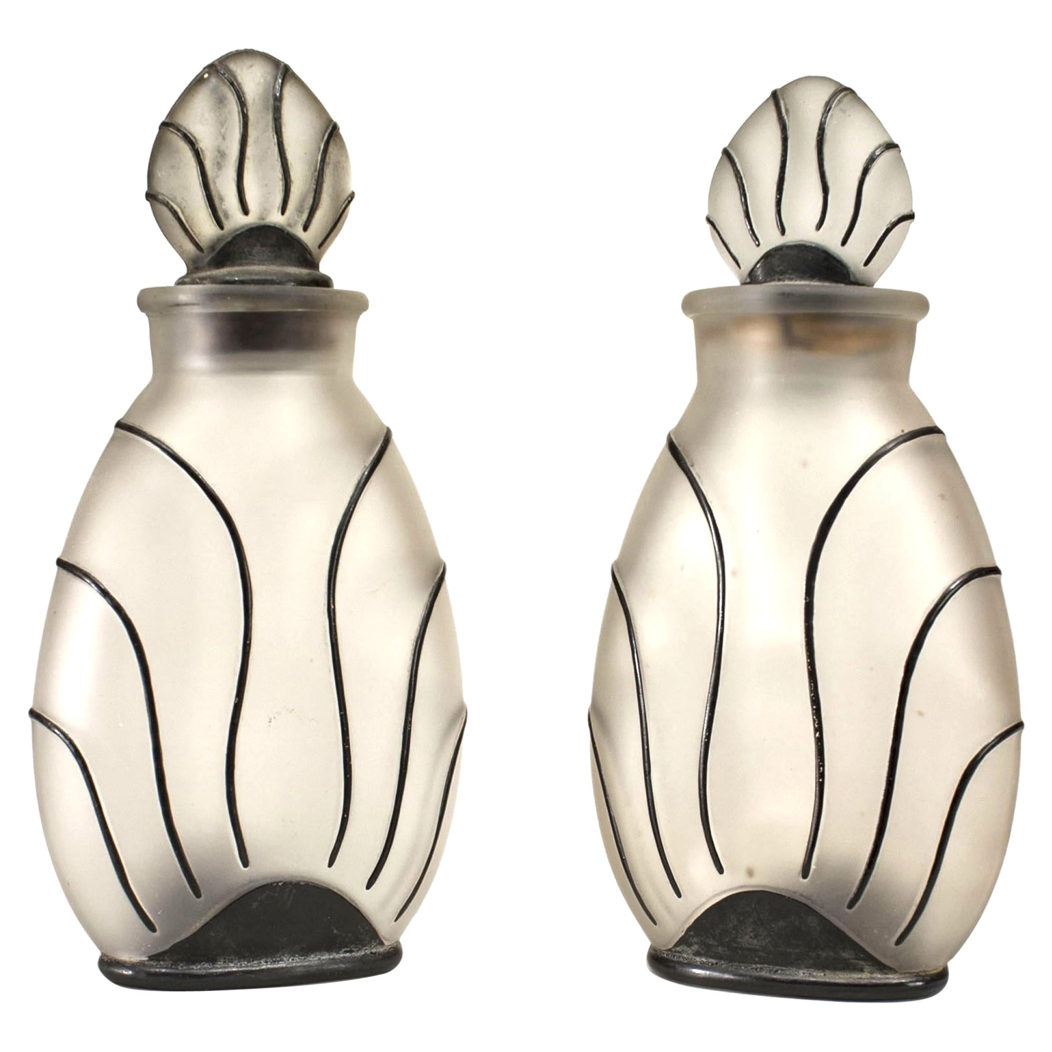 Amerikanische Art-Deco-Parfümflaschen aus Milchglas