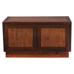 Credenza americana di metà secolo Renzo Rutili in noce e rame